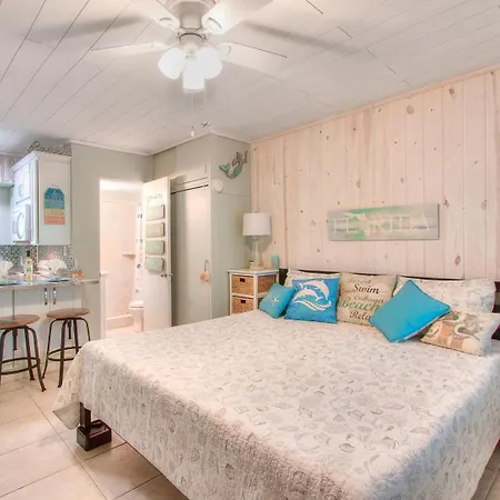 Tropic Terrace Suite #12 - Beachfront Resort